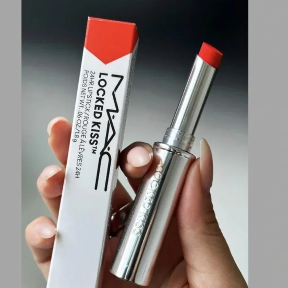 MAC Locked Kiss 24HR‎ Lipstick in Renegade NIB